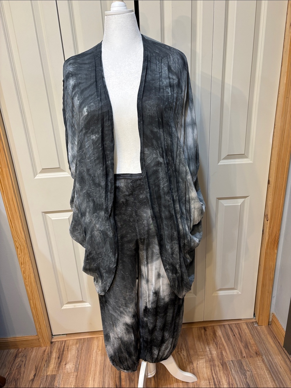 Bryn Walker stormy blue/gray size medium cardigan matching extra large pants